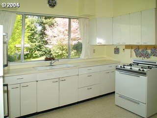 [photo of kitchen]